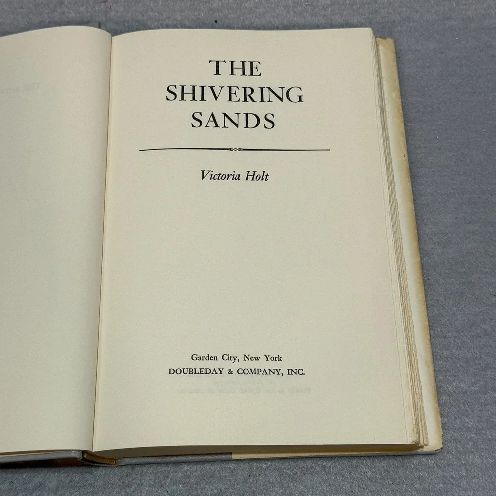 Vintage Victoria Holt Book Lot Bride of Pendorric & The Shivering Sands HC DJ